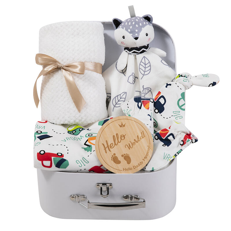 BSCI OEM  Essentials Baby Gift Set for Newborn  Baby /Gift Set with Baby Blanket Rattle bibs manufacture