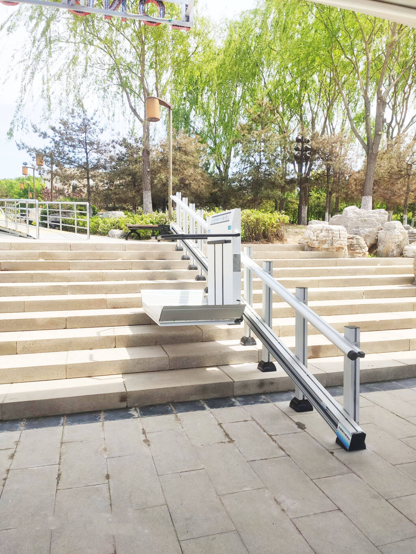 Special Utility Outdoor Electric Wheelchair Lift Curved Stairs Vertical Tilt Wheelchair Inclined Platform Stairs Wheelchair Lift details