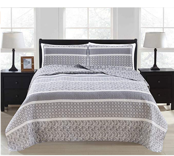 3-Piece Quilt Set with Shams / All-Season Bedspread with Striped Pattern details