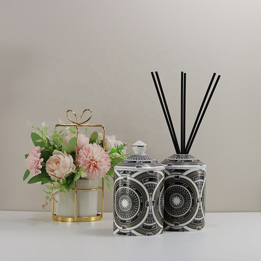 Custom Luxury  Scented Soy Candles in Ceramic Jars Candle Holder Decorative Aroma Candle Gift Set Empty Jars details