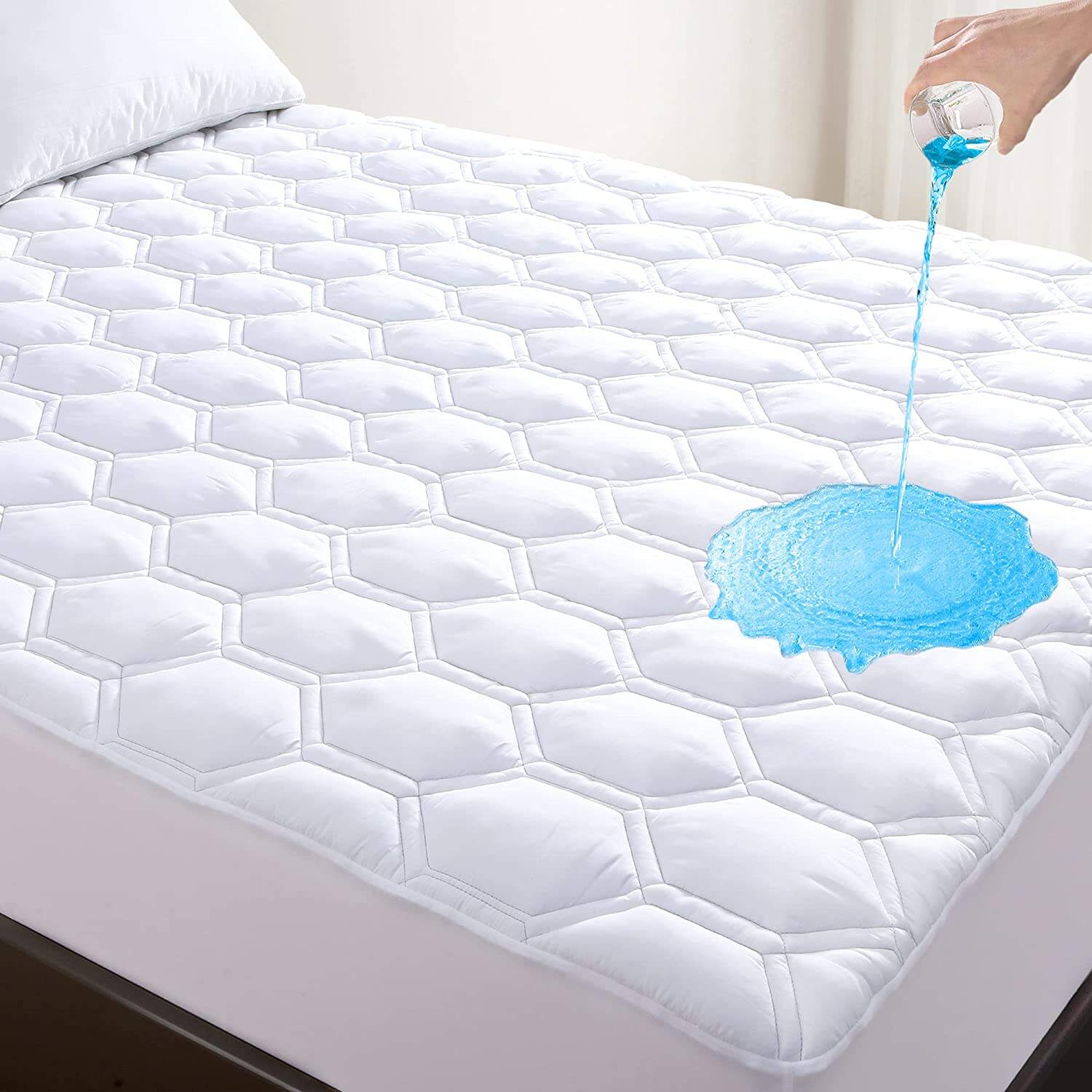 OEM Premium Hypoallergenic Soft Breathable Hollow Cotton Filling fitted mattress protector waterproof factory