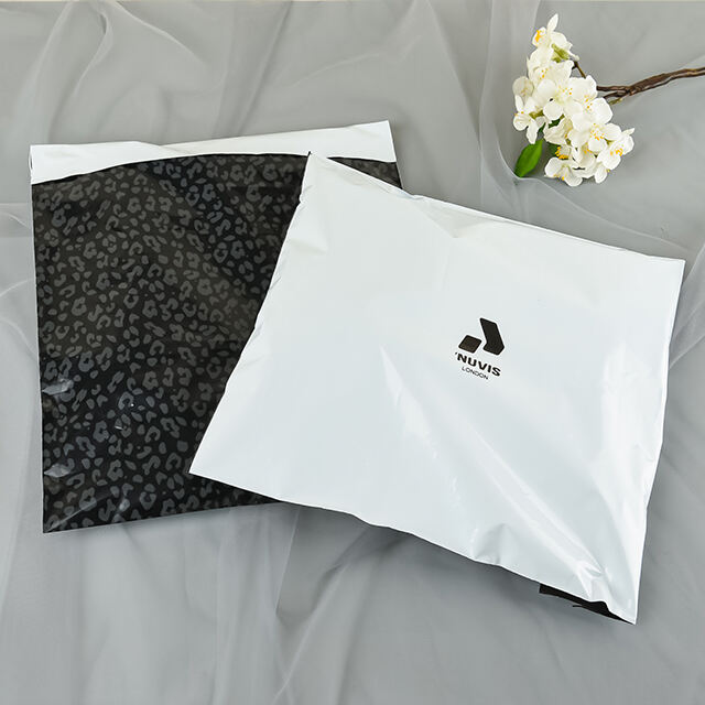 2023 New Design Custom Logo Clothing Packaging Bag Luxurious Mailing Bag For Delivery supplier