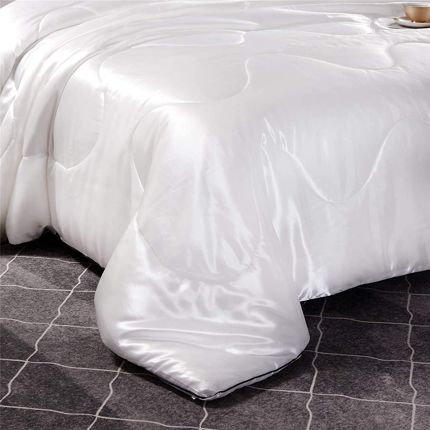 Hot sale 3 pieces 100% satin quilt buy king size silk like luxury comforter bedding set supplier