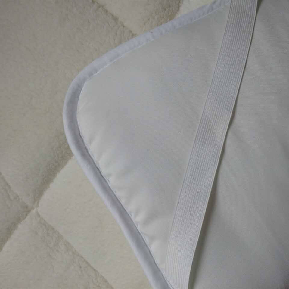 100% Polyester Queen Size Mattress Pads Topper Down Alternative Filling Fitted Mattress Pad manufacture