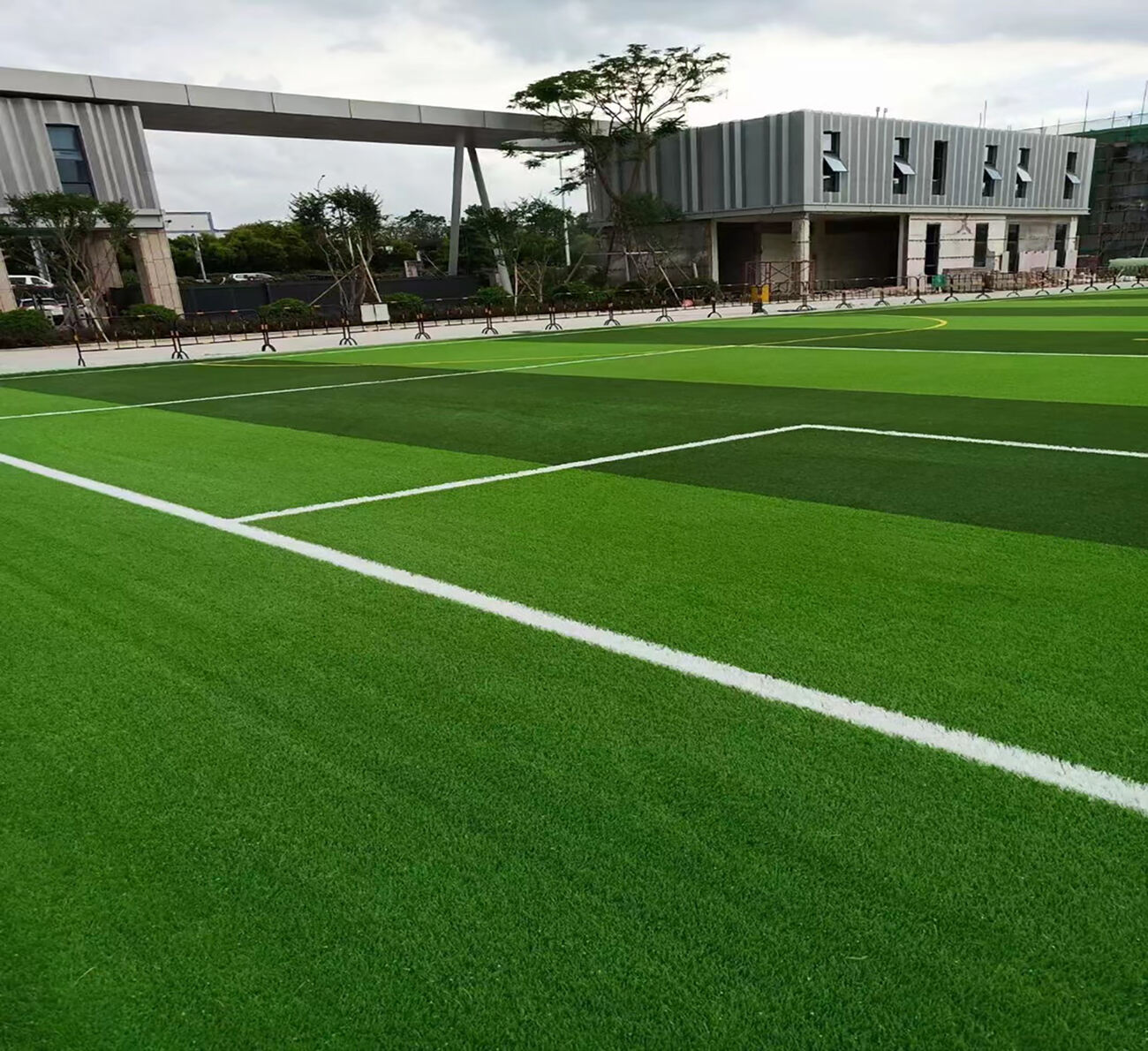 High Quality 50mm Artificial Grass Landscaping Synthetic Turf for Playground Basketball Volleyball manufacture