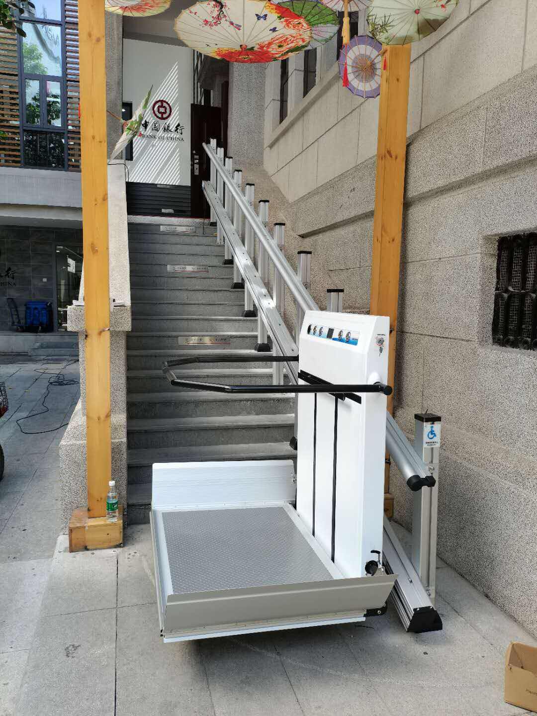 Safe and firm electric wheelchair lift, curved stair, inclined hanging, inclined wheelchair, inclined platform lift supplier