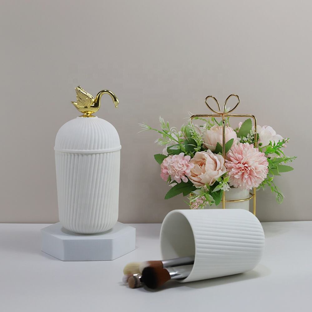 Design Empty White Luxury Embossed Ceramic Candle Jars Containers With Metal Swan Lid Unique Ceramic Reed Diffuser Vessels factory