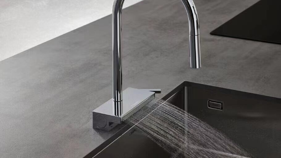 High End All Copper Waterfall Household Pull Hydraulic Electrogenerating Digital Display Revolving  Kitchen  Faucet supplier