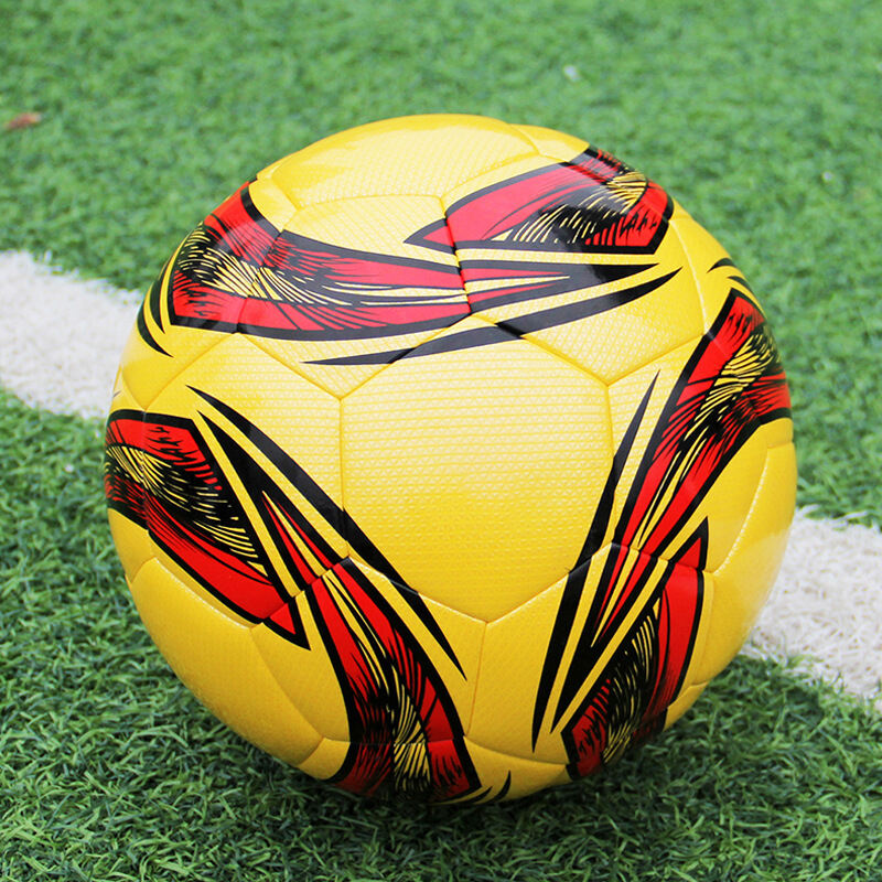 كرات كرة القدم ذات الطراز الجديد المصنوعة من مادة PVC والمخيطة آليًا بحجم احترافي 5 لتصنيع المباريات الرسمية
