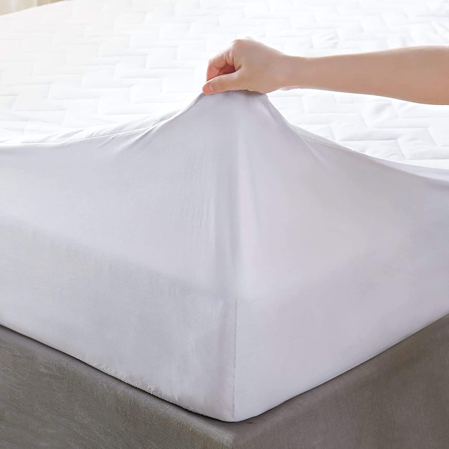 Factory OEM polyester Soft Breathable Anti-Microbial White Waterproof Protector mattress pad cover details