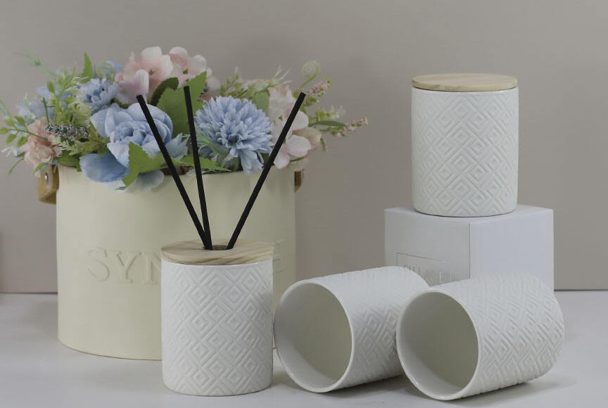 wholesale luxury scented ceramic candle jar with customized scented candles in bulk details