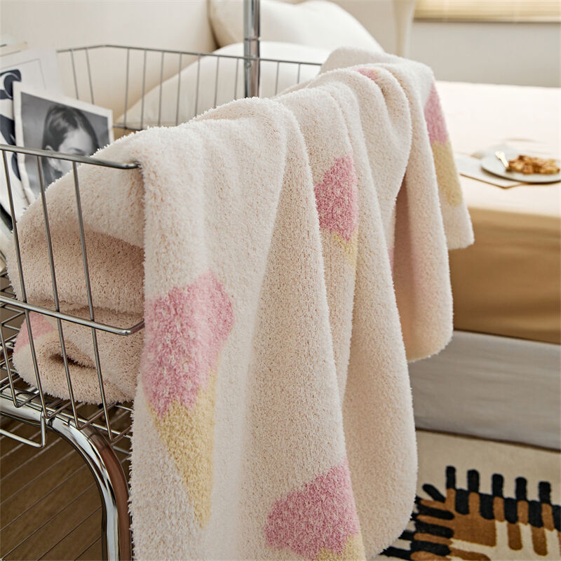 BJL Super Soft Pink Cartoon Ice Cream Microfiber Knitted Throw Blanket Children Gift Home Bed manufacture