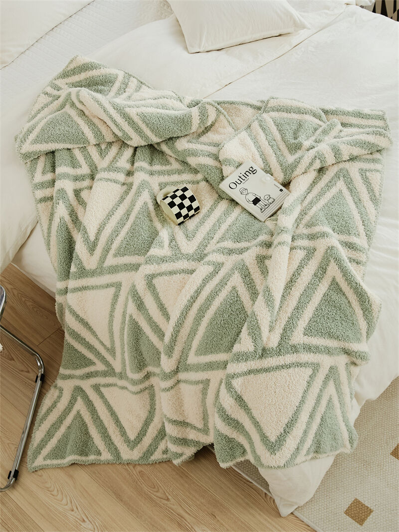 New Geometric Triangle 100% POLYESTER super cozy knitted throw blanket for home decoration OY manufacture