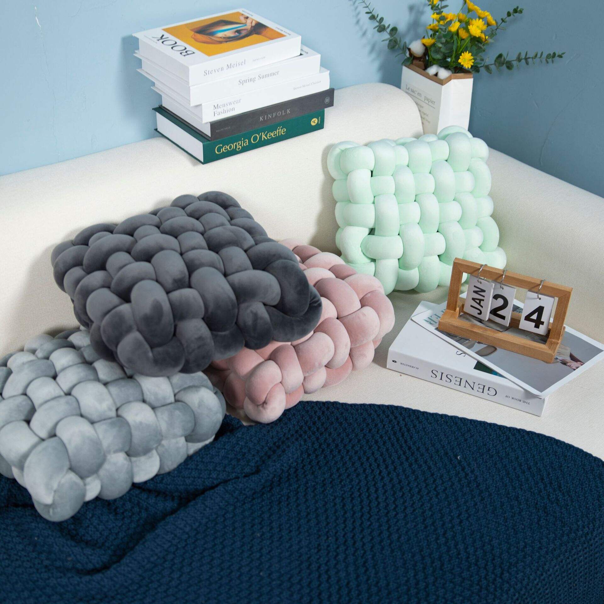 OEM Knot Pillow Square Ball  Decorative Knot Throw Pillows with Soft Lamb Fleece Fabric for Couch Bed  Knotted Home Decor supplier