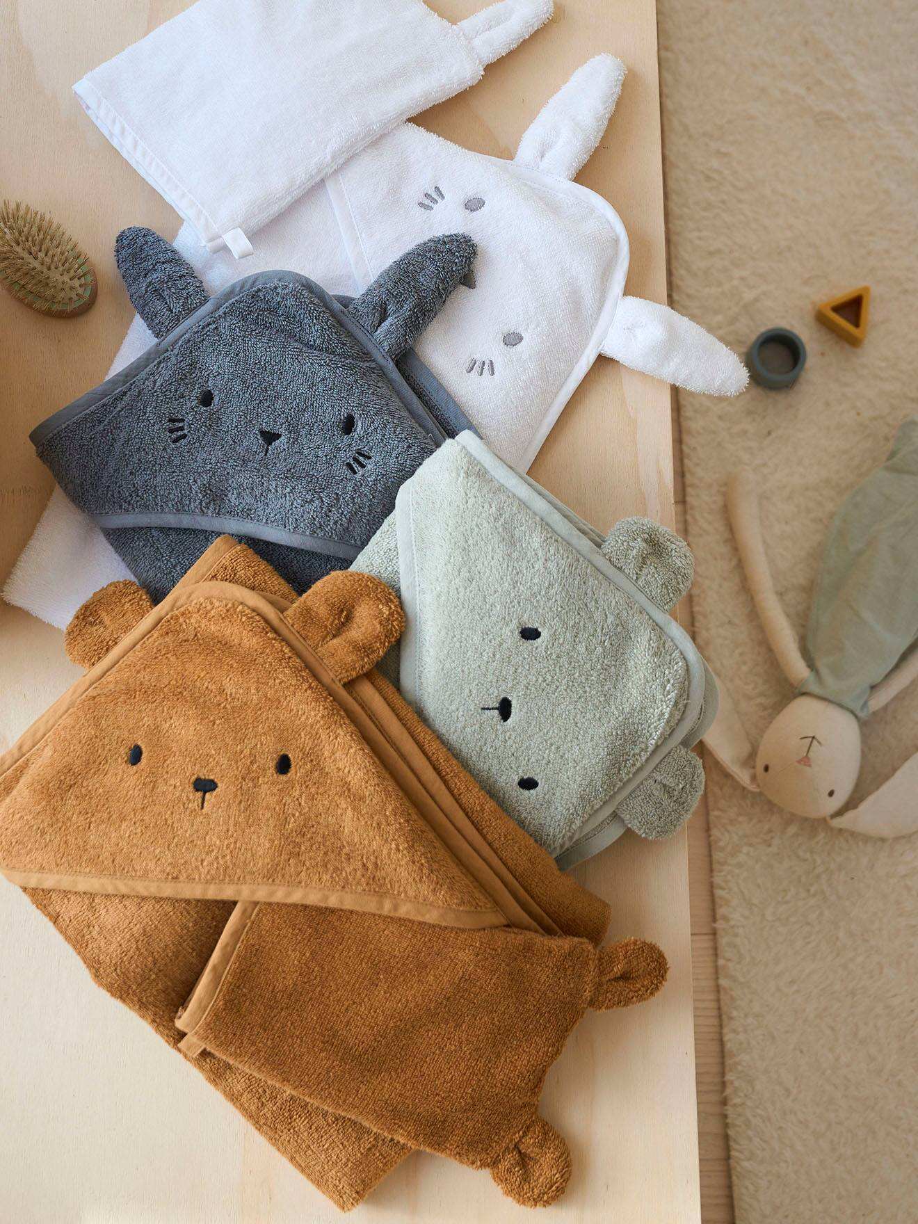 Bear Design Hooded Baby Towel Customized Colors Organic Cotton Bamboo Bath Towel for Newborns for Bathroom Use at Home supplier