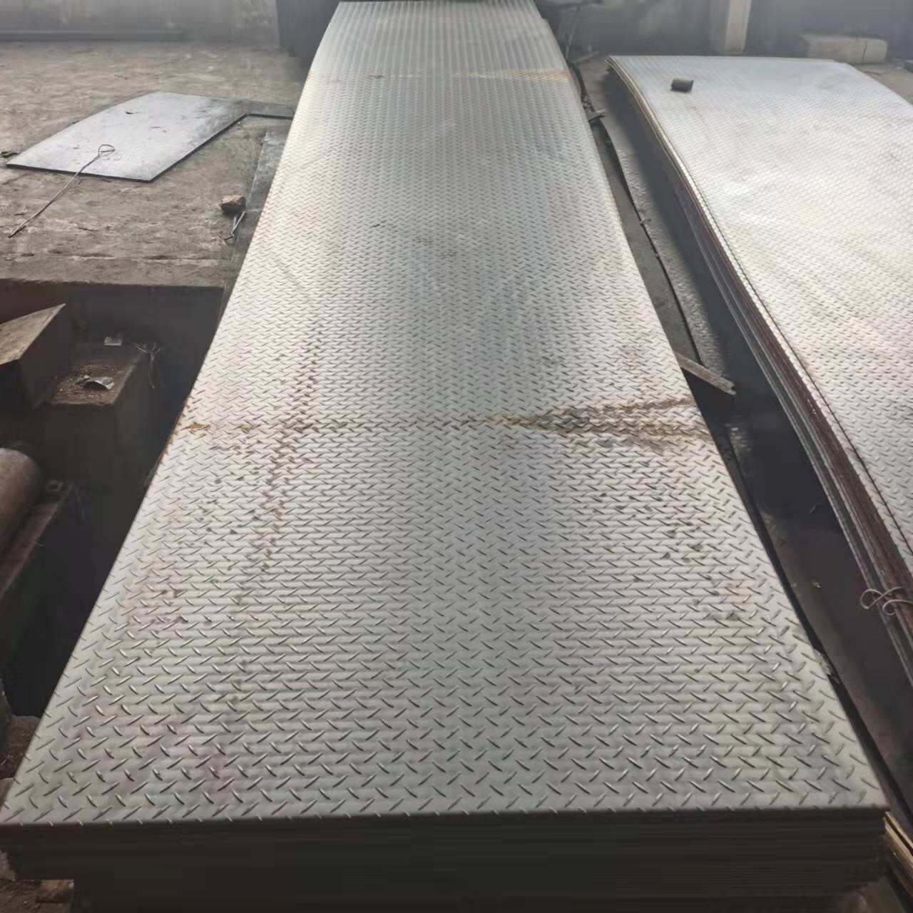 Tôle d'acier à haute résistance à faible teneur en carbone CK22 CK15 laminée à chaud, pliage, découpe, soudage, poinçonnage, usine de plaques d'acier