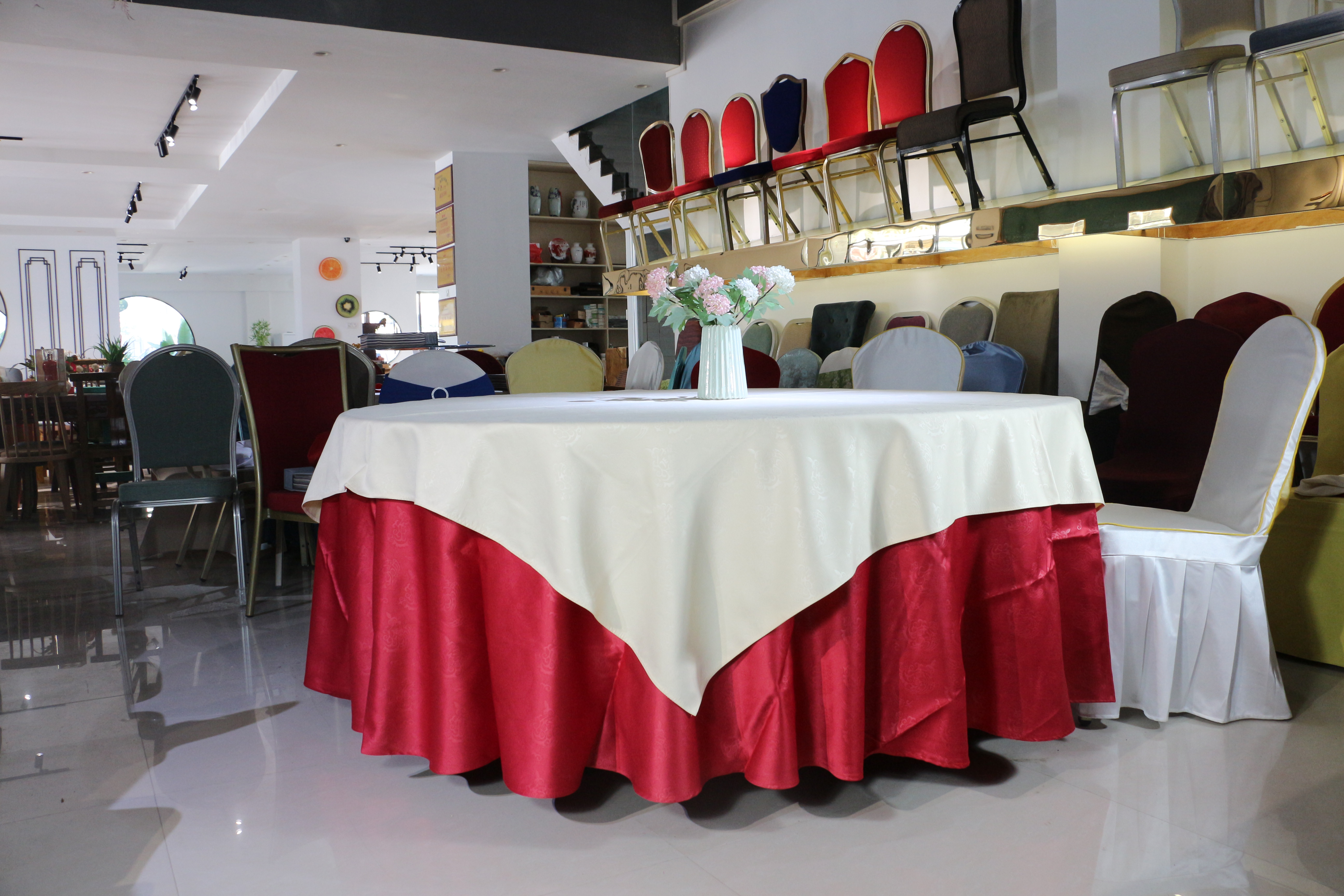 Big discount Luxury spandex wedding round tablecloth hotel restaurant party table cover satin embossing supplier