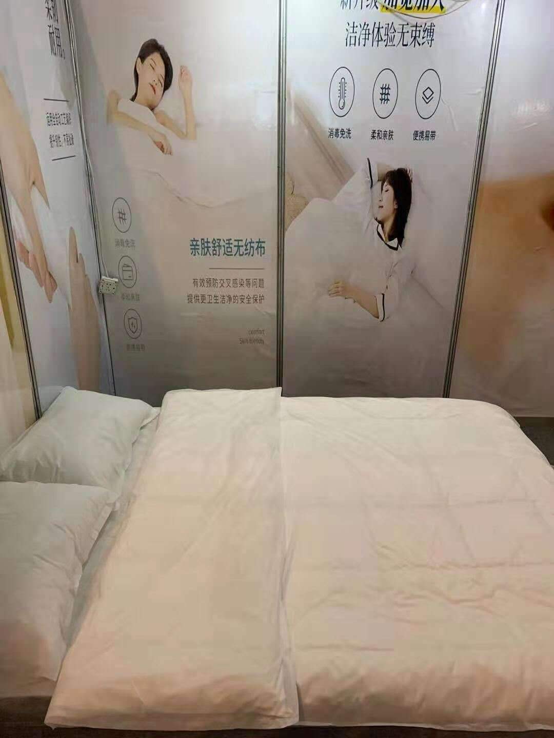 One time use hotel hospital traveling disposable bed sheet sets one time mattress factory