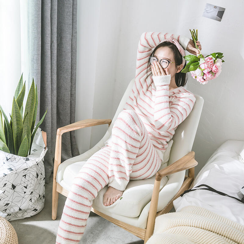 Custom Fashionable Comfortable Women Thick Chenille Pajamas Set details