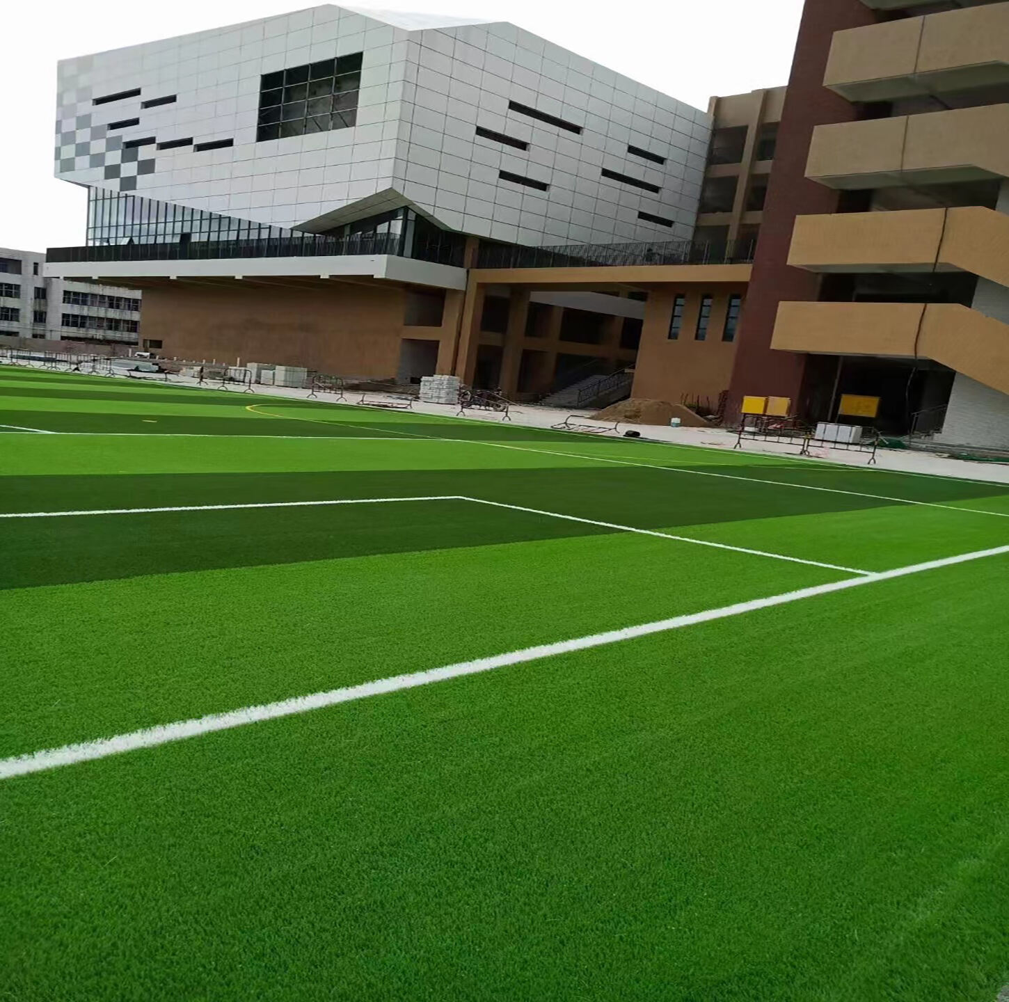 High Quality 50mm Artificial Grass Landscaping Synthetic Turf for Playground Basketball Volleyball supplier