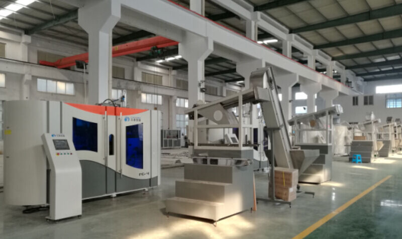 FG4 Fully automatic blow moulding machine