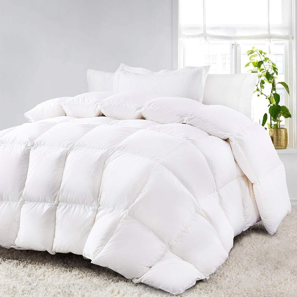 Best Selling Wholesale Luxury quilted Ultra Soft Cheap Comforter Hotel Warm Winter Microfibre Quilt details