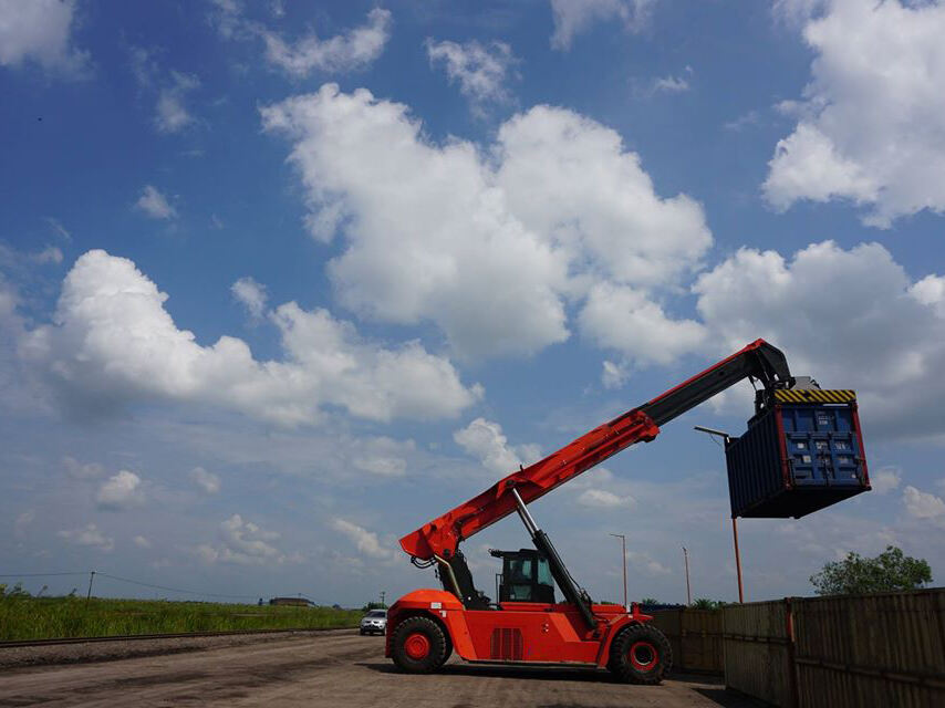 SRSH4528-VO2 45T Reach Stacker Container Handler supplier