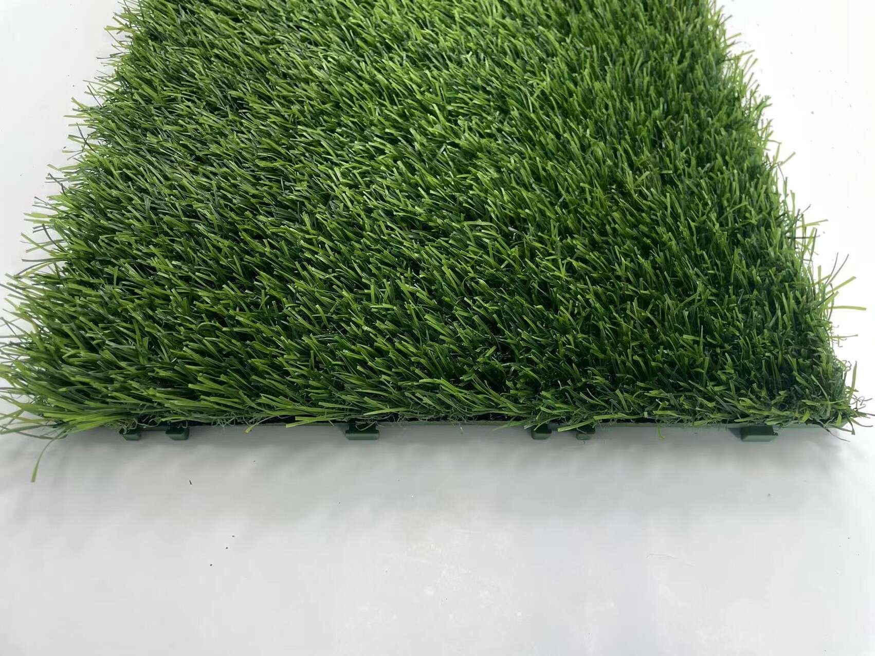 Easy-Install Soccer Badminton Sports Flooring Landscape Synthetic Turf Lawn Green Artificial Grass Carpet supplier