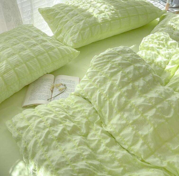 Wholesale Stripes Seersucker Bedding Set with Comforter Flat Sheet Fitted Sheet Bed Skirt Pillow Shams Pillowcases details