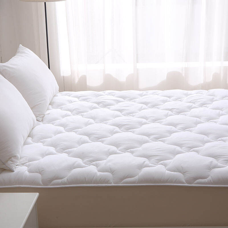 Full size breathable fabric polyester filling waterproof quilted mattress covers protectors factory