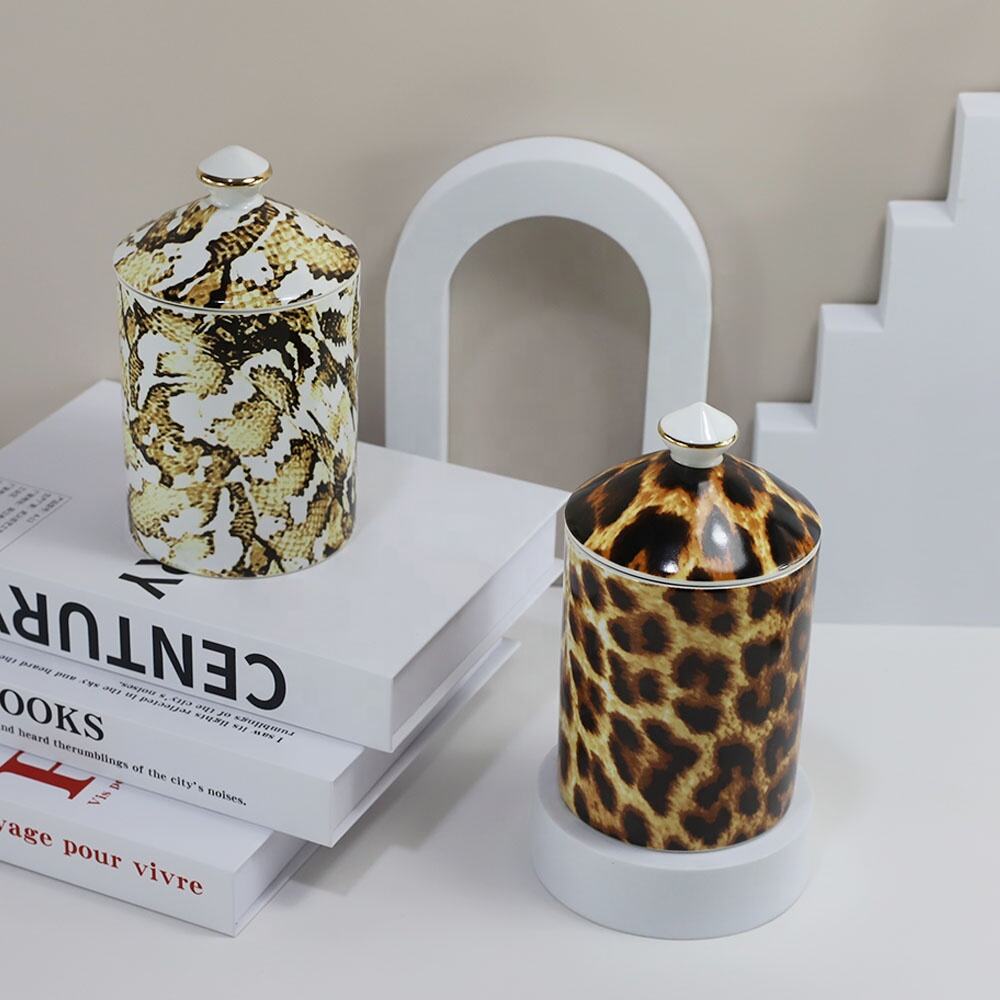 SYNWISH Custom Scented Soy Wax In Leopard Print Jar Decorative White Amber Candle Vessels With Lid Candle Jar In Luxury Gift Box supplier