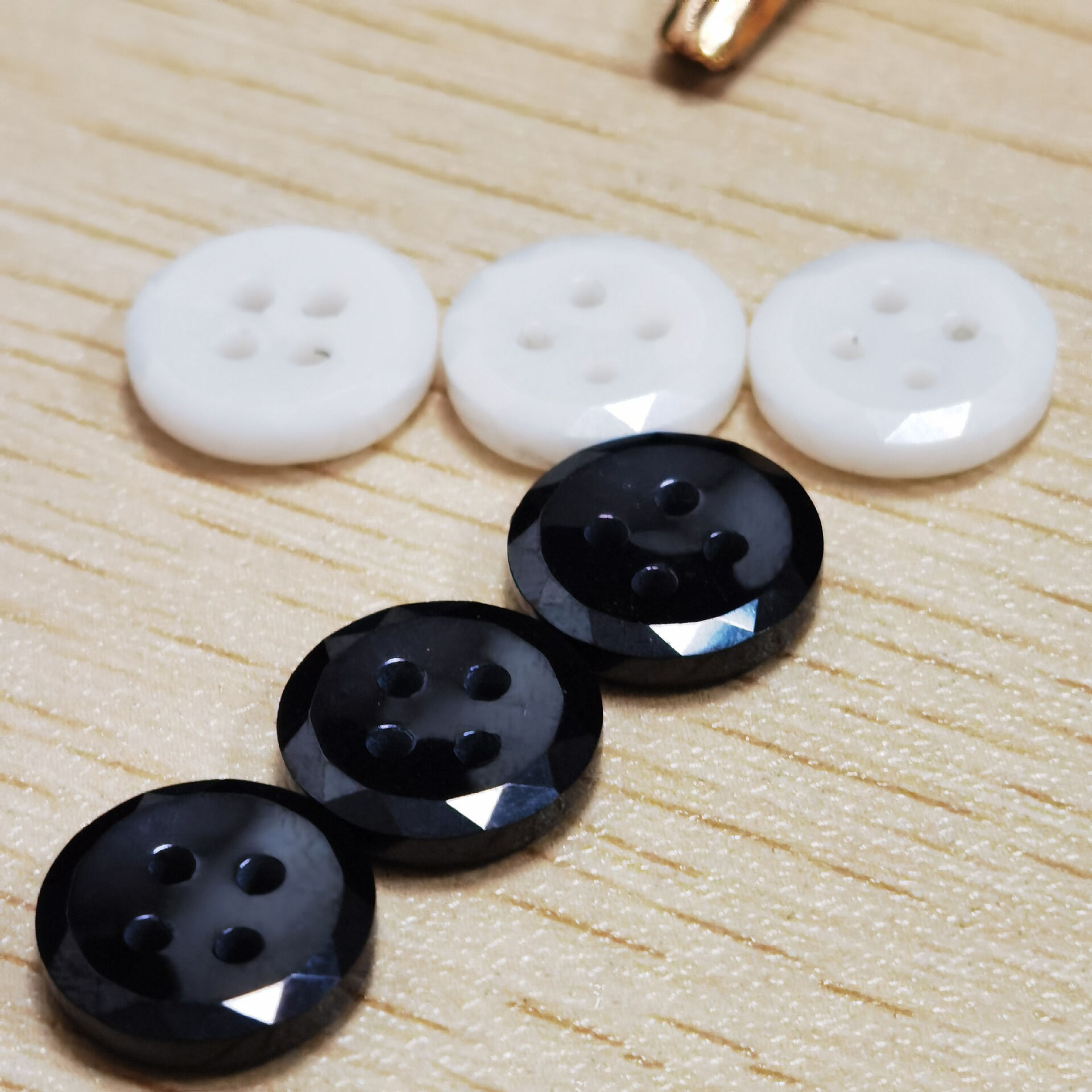 Luxury white black 11.5mm ceramic buttons 4 holes sewing garment button