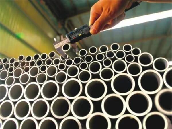 Steel Seamless Pipe Alloy Pipe Round Stainless supplier