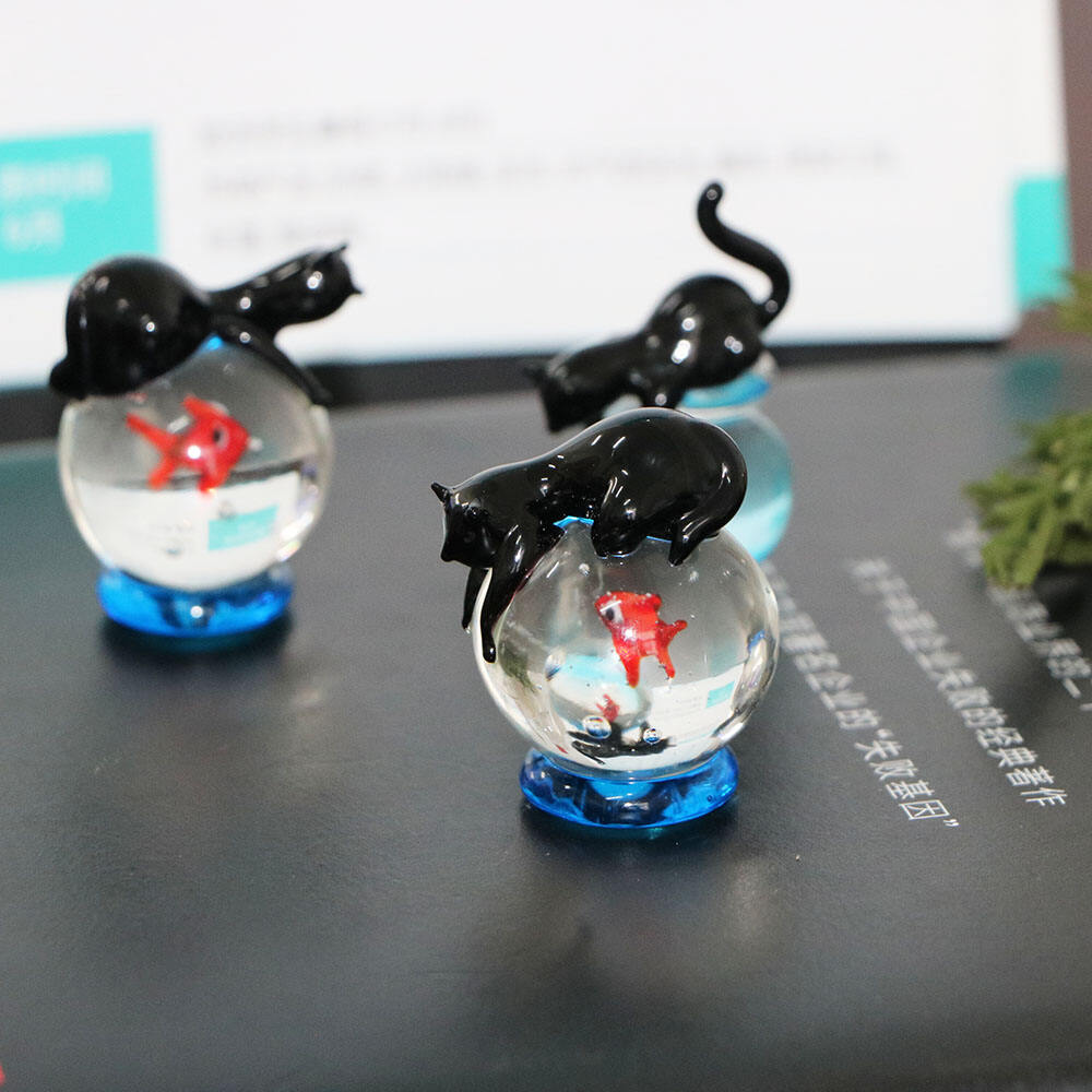 Factory Direct Supply Murano Handmade Lampworking Glass Animal Figurine Cat and Goldfish Sculpture For Decoration manufacture