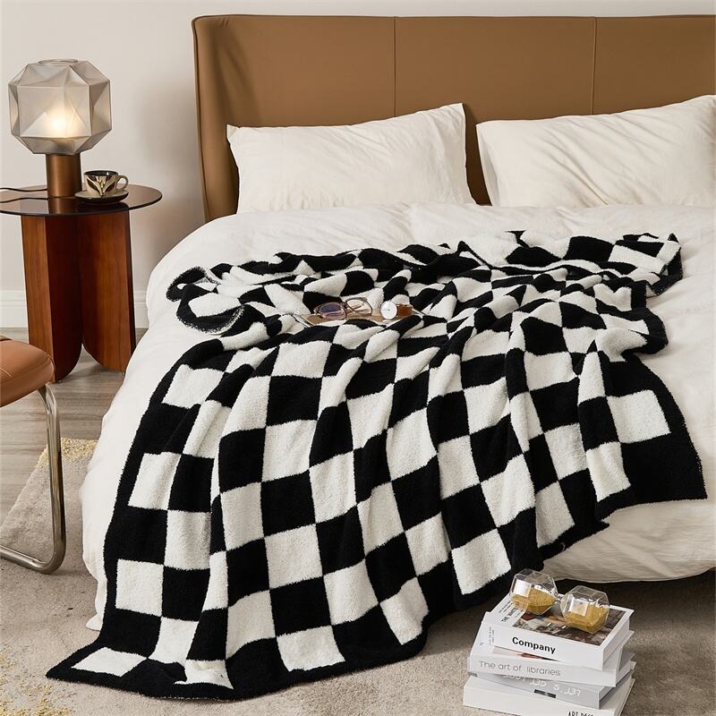 Wholesale New Hot-selling Microfiber United Fashion Checkered 100% Polyester Knitted Throw Blanket for Autumn Winter QPG manufacture