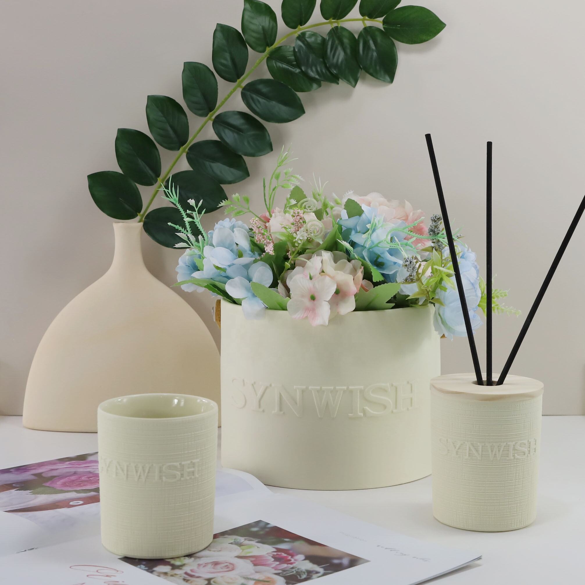 Synwish custom embossed 3 wick large candle jars bulk with lids and boxes packaging luxury ceramic candle holder diffuser jars