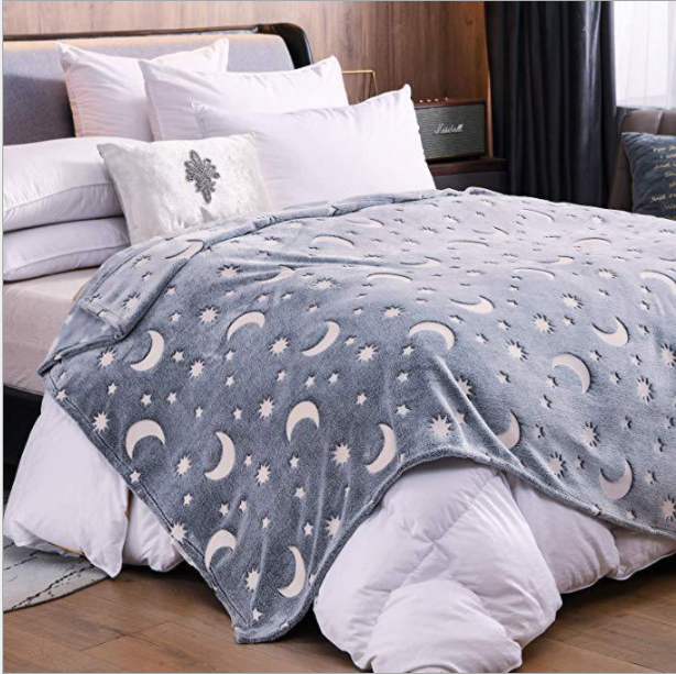 Popular Star luminous kids bedding magic blanket polyester sofa downy furry glow in the dark blanket manufacture