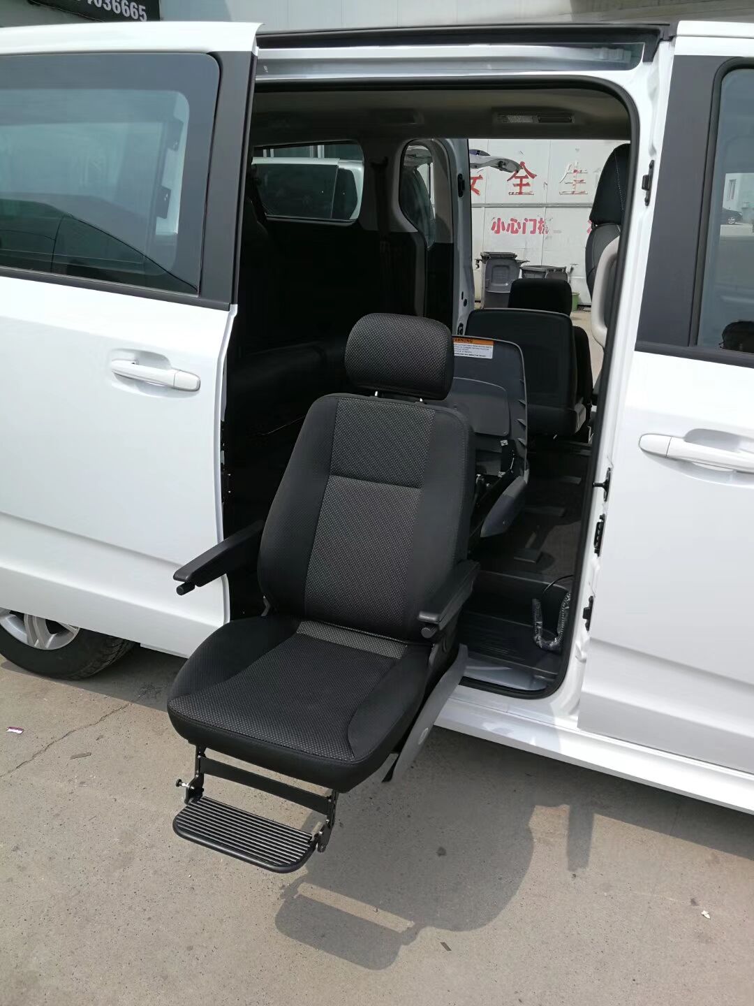 Lifting and rotating wheelchair Welfare of the lift rotating seat for your caring Electric lift can be used in SUV -BZ-L01 details