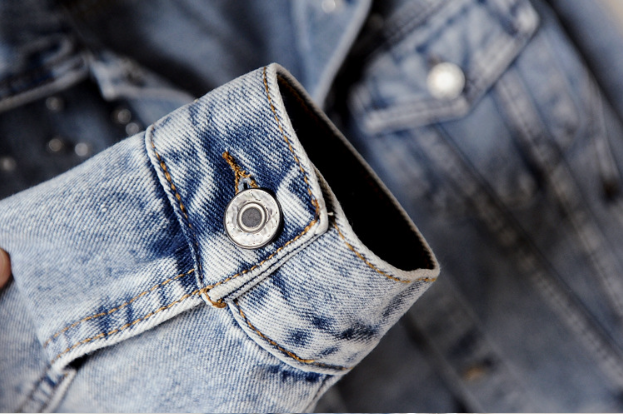 Factory Wholesale Women Pearl Denim Jacket Beaded Pearl Loose And Thin Spring Autumn Short Style Wedding Denim Jacket Supplier factory