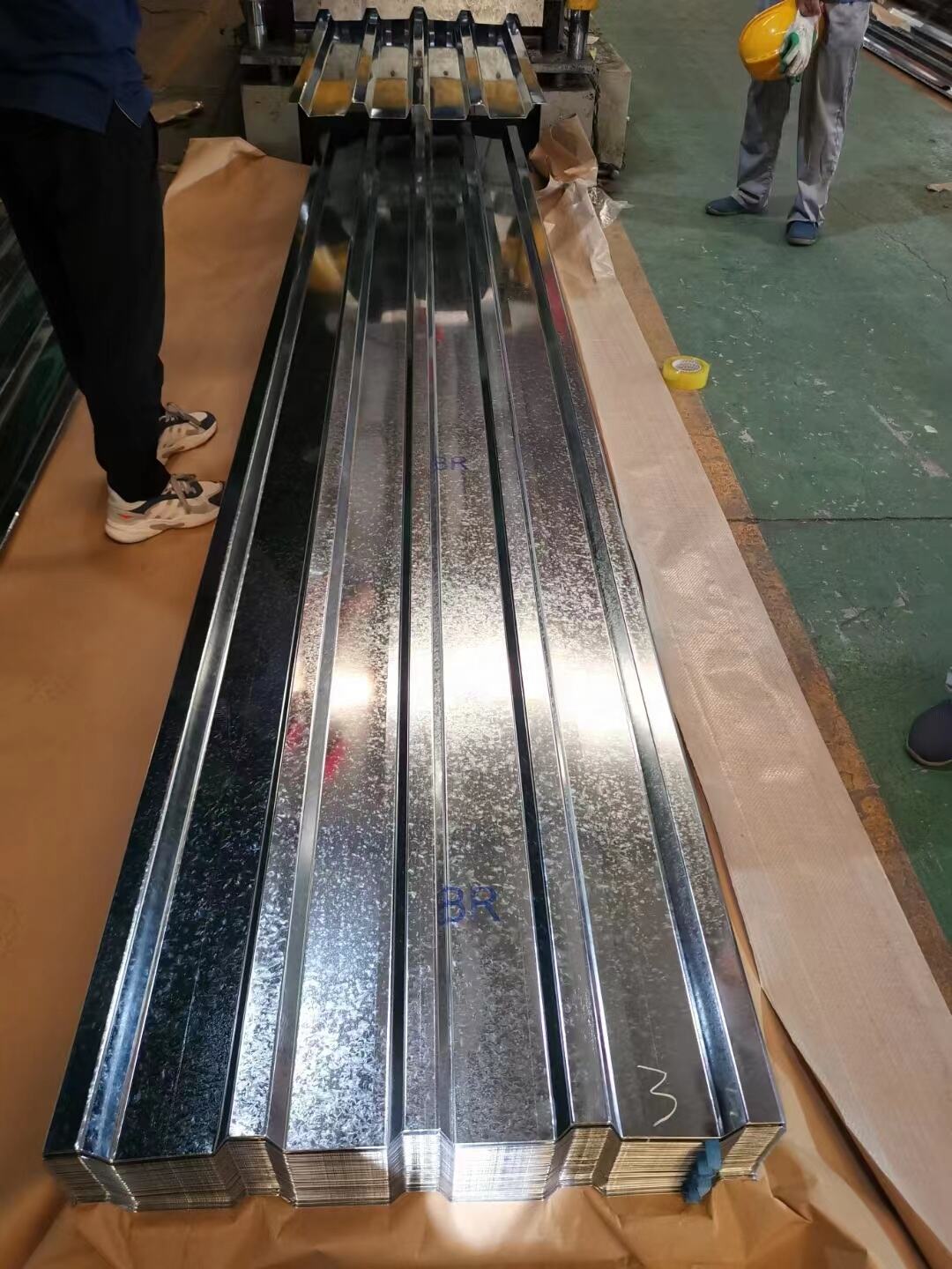 China 28 Gauge Galvanized Corrugated Iron Sheet 28 Gauge Galvanized Corrugated Steel Roofing Sheet Roof Corrugated Board factory