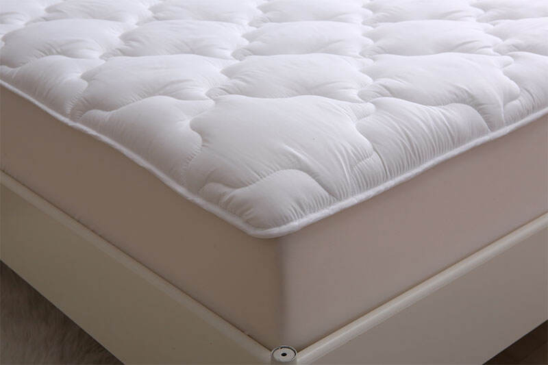 Full size breathable fabric polyester filling waterproof quilted mattress covers protectors supplier