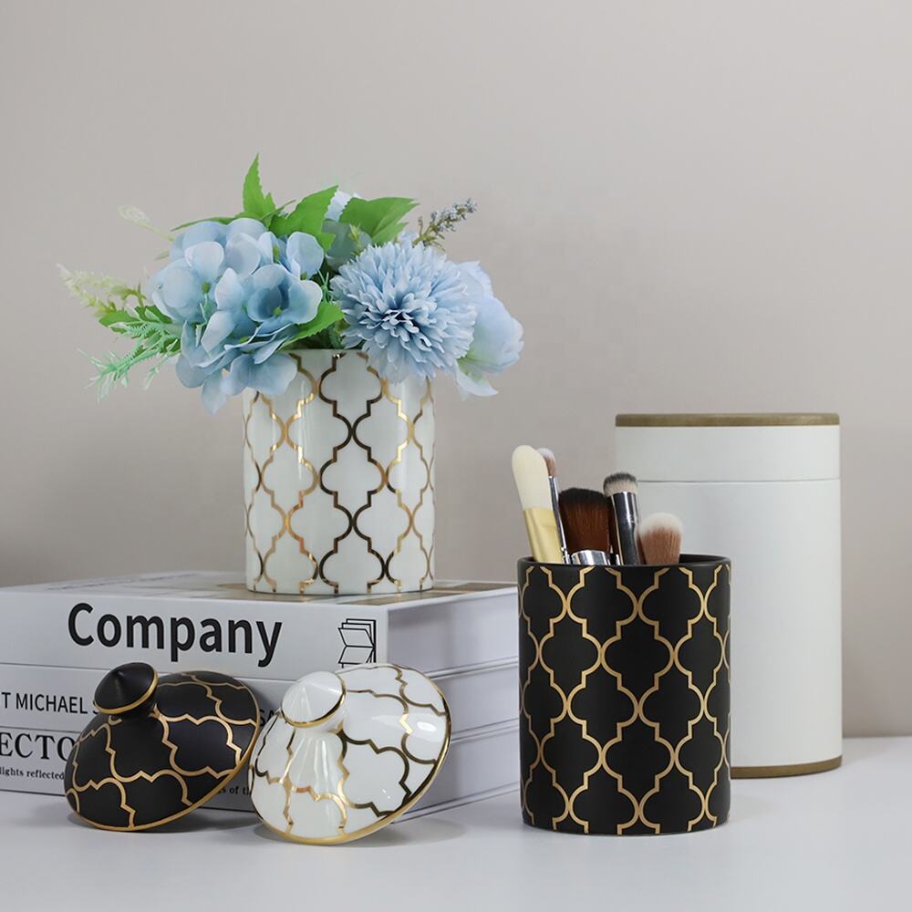 Black And White European Style Souvenir Organic Candles Scented Luxury In Custom Ceramic Holder Jar With Lids supplier