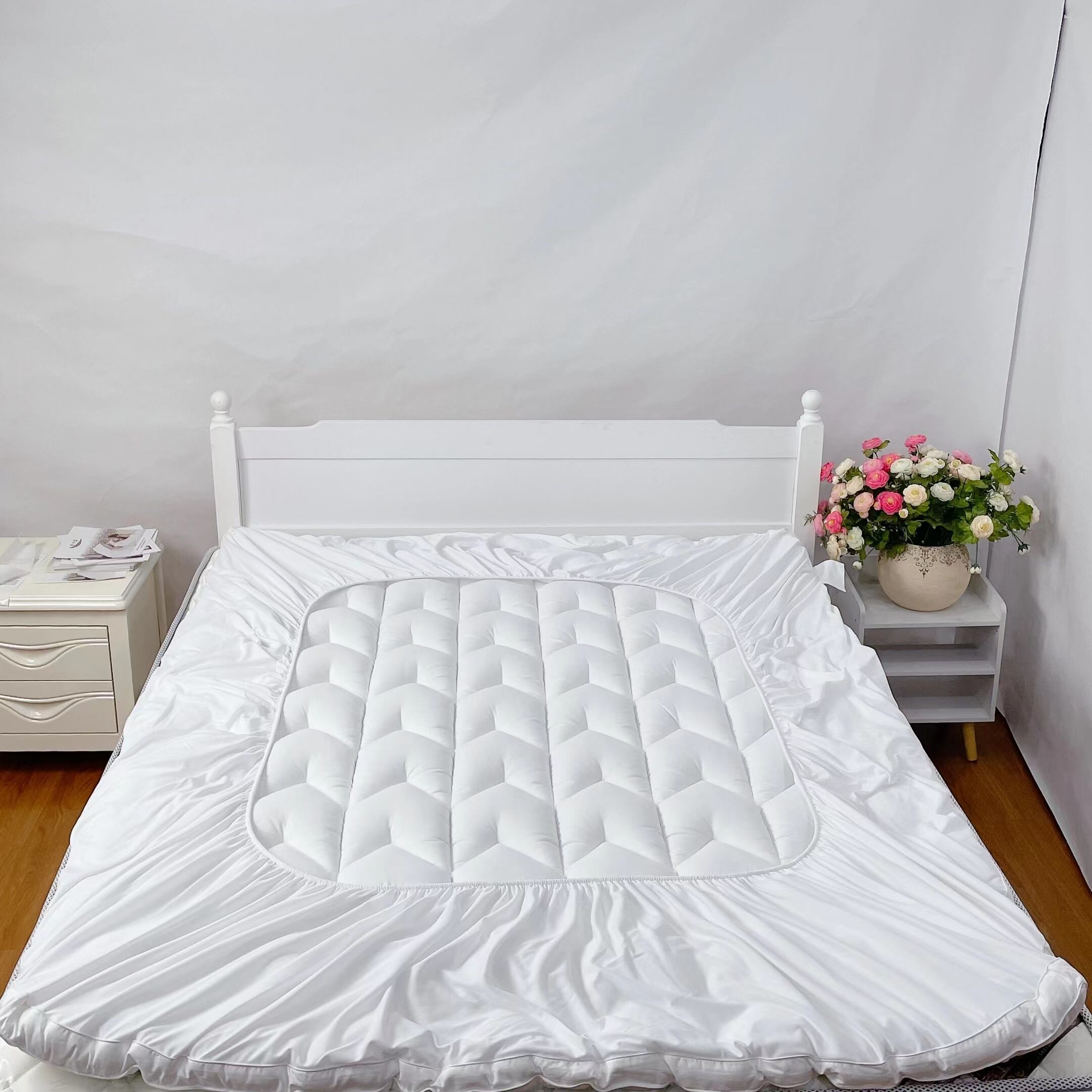 Wholesale white Dobby cotton breathable fabric polyester filling waterproof quilted mattress protector supplier