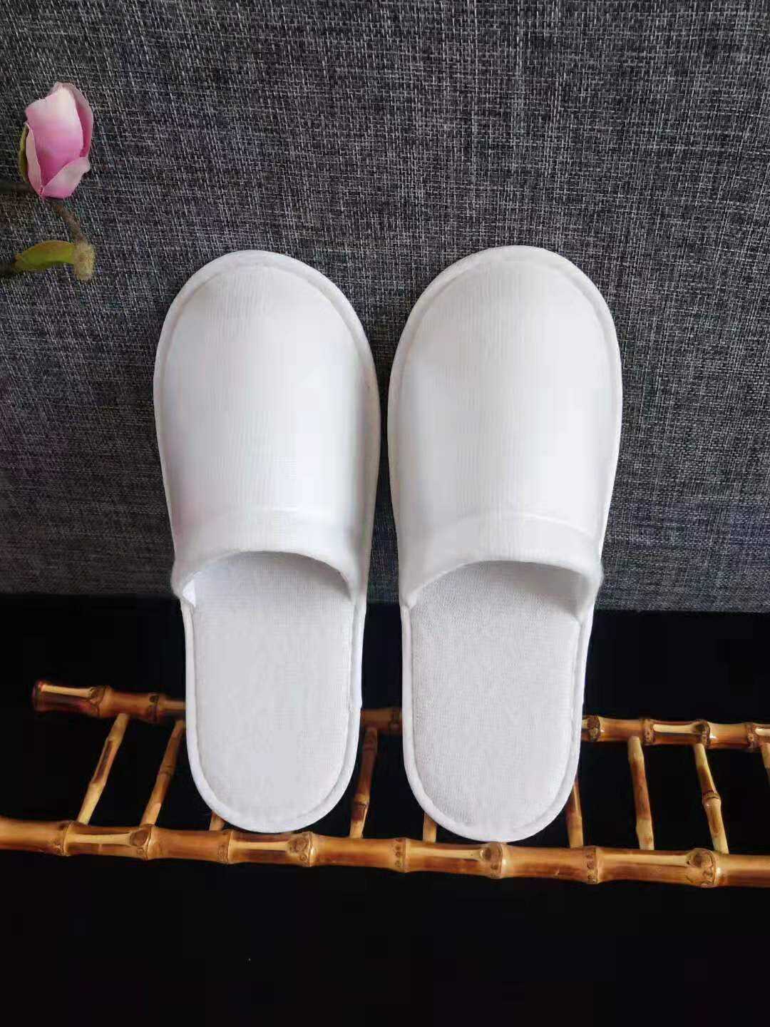 Factory direct sales New high-quality five-star soft skin-friendly hotel pillow factory