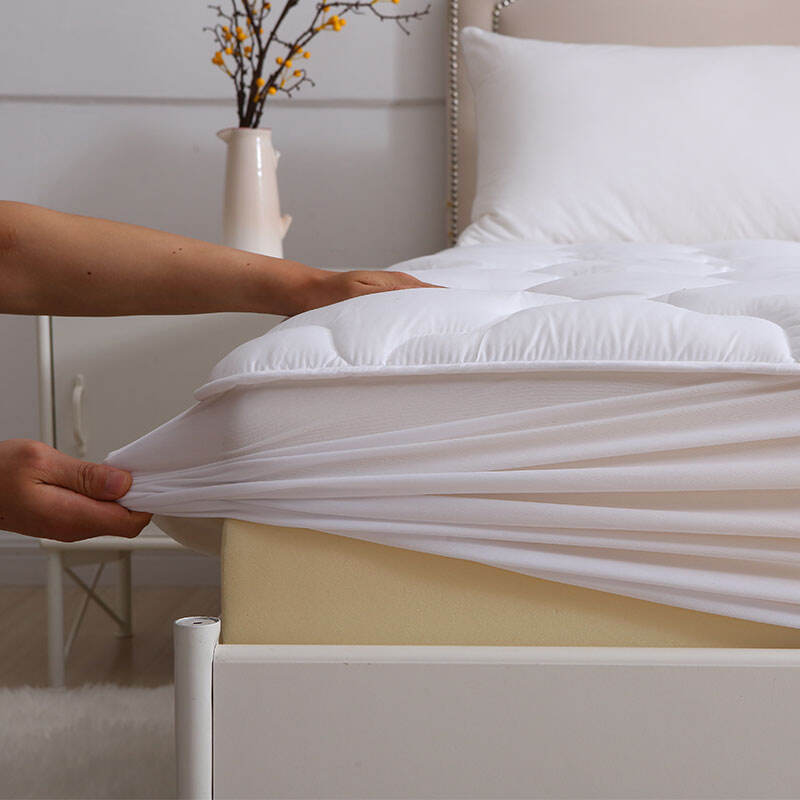 Full size breathable fabric polyester filling waterproof quilted mattress covers protectors supplier