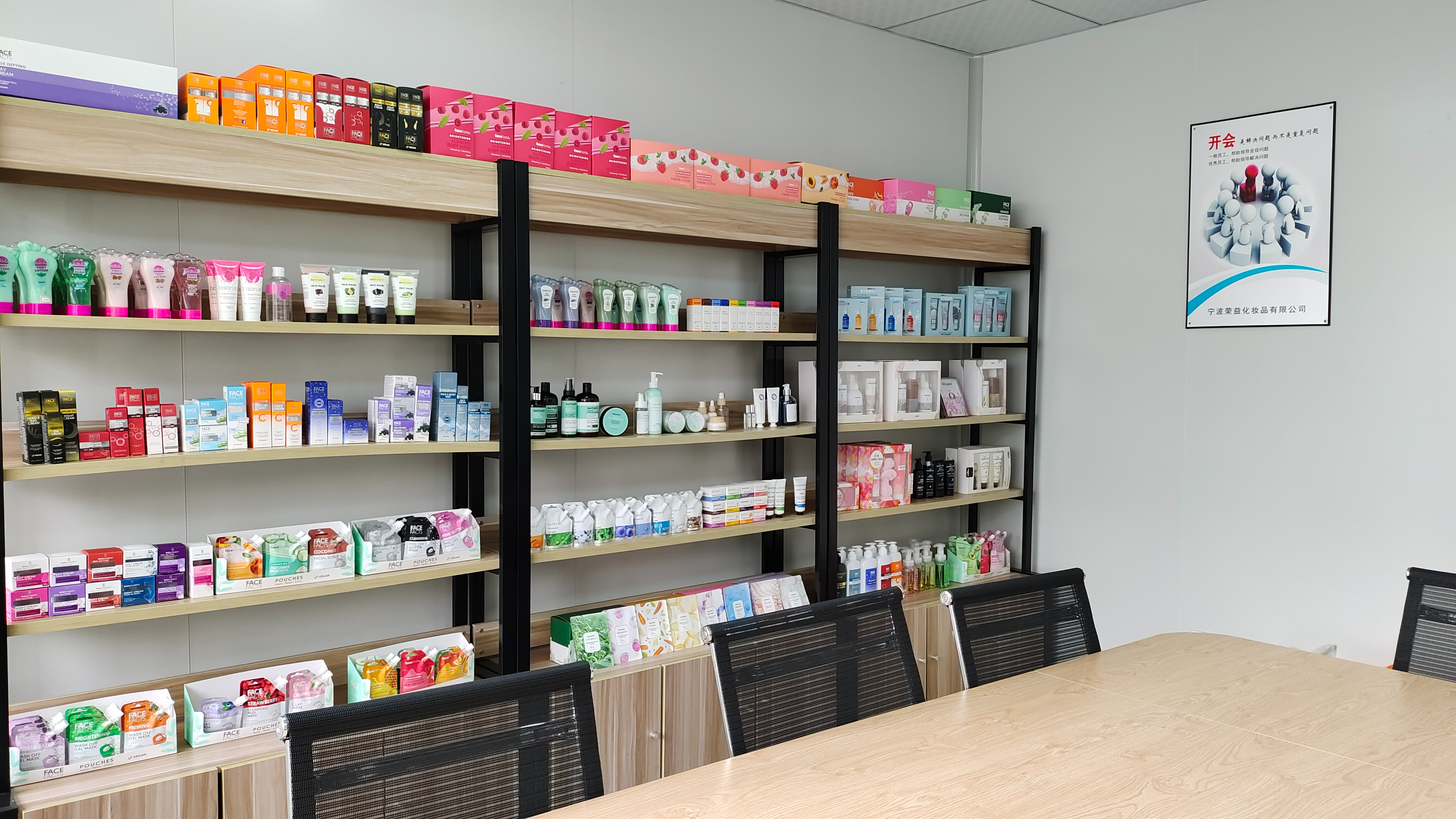 Kan veilige, niet-toxische, veganistische, cruelty-free, parabenvrije grondstoffen leveren