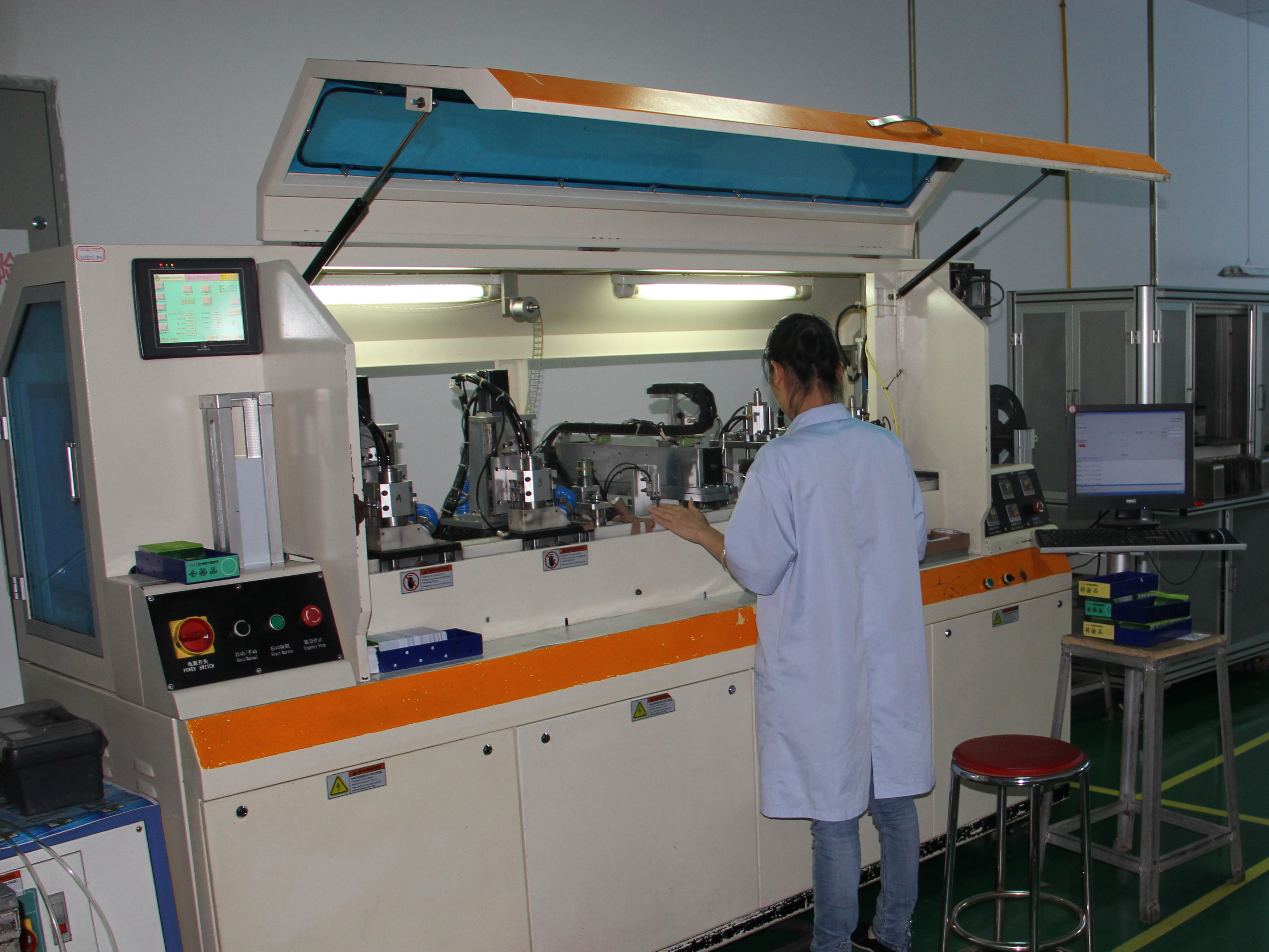 Encapsulation et test de puces pour cartes à contact IC