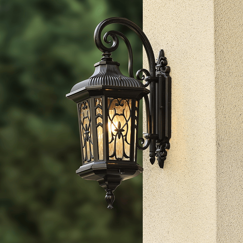 Outdoor wall lamp
