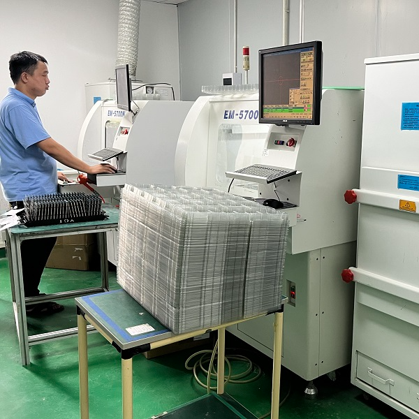 Automatic cutting machine