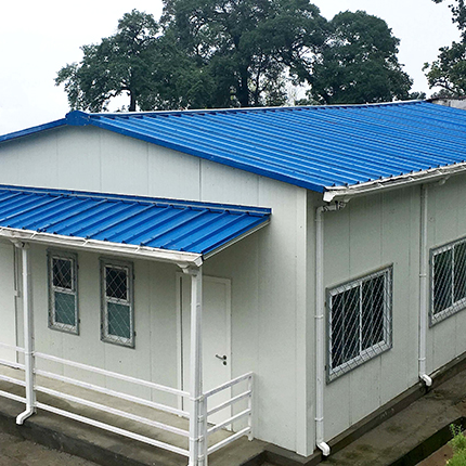 Дом с фасадной плитой